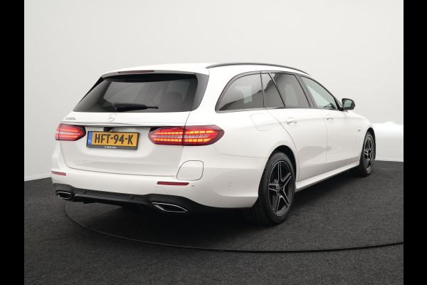 Mercedes-Benz E-Klasse Estate 300e AMG Plug In Hybrid 320pk Dealer O.H PHEV | Widescreen Navi | Sfeerverlichting | Night Pakket | Camera | Apple Carplay | Alcantara Sportstoelen Verwarmd | LED |