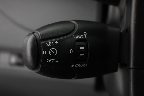Toyota Proace Shuttle 1.5 D-4D 116pk Dynamic VP 9 persoons Trekhaak Airco Cruise Control Bluetooth Getinte ramen