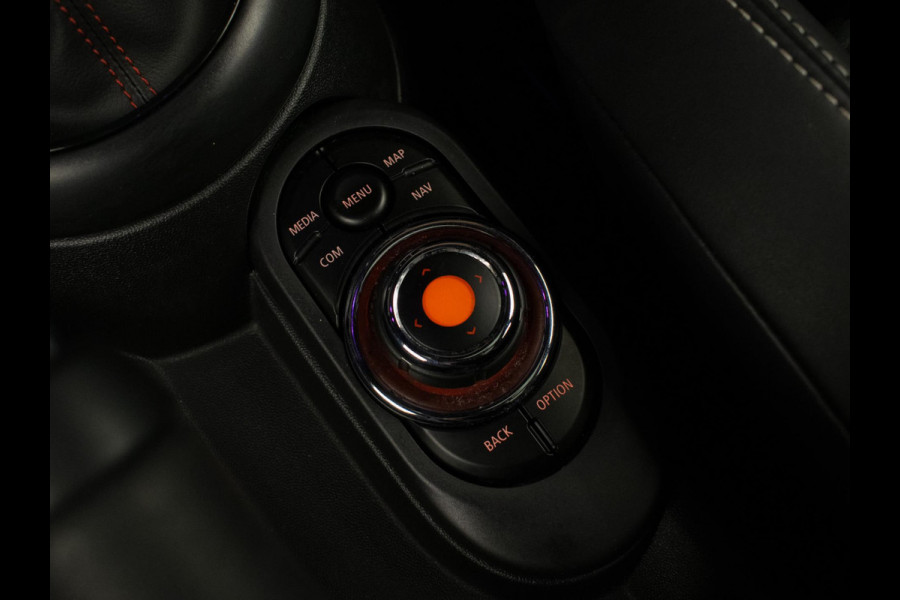 MINI Mini 2.0 Cooper S Sport (PANORAMADAK,NAVI,HARMAN/KARDON,PDC,LED,STOELVERWARMING,DAB,SPORTSTOELEN,LM VELGEN,NETTE STAAT)