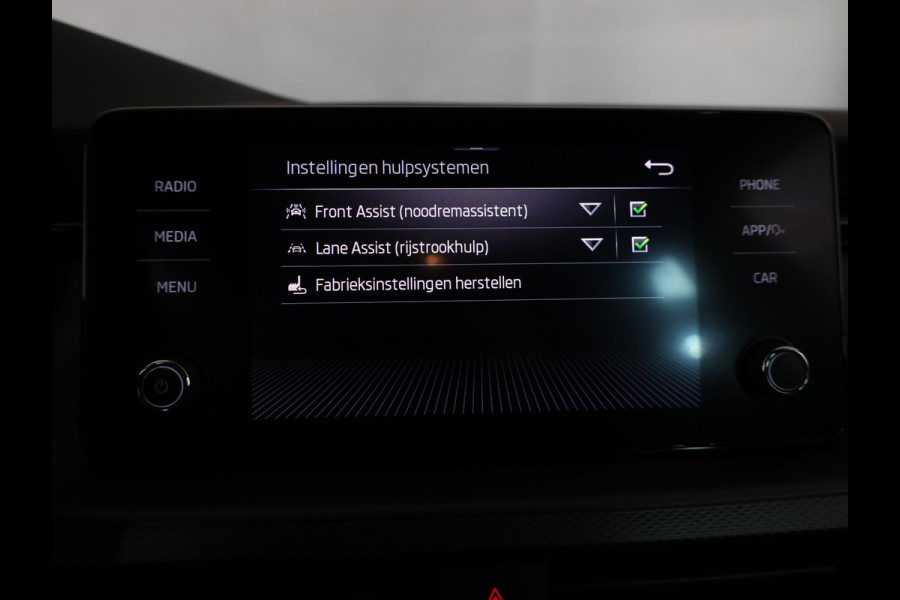 Škoda SCALA 1.0 TSI Ambition 110 pk | Verlengde garantie | Navigatie via App | Parkeersensoren achter | LED koplampen | Apple Carplay/Android Auto |