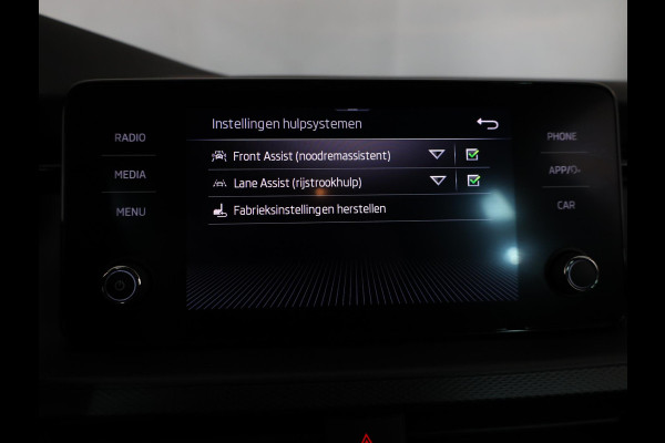 Škoda SCALA 1.0 TSI Ambition 110 pk | Verlengde garantie | Navigatie via App | Parkeersensoren achter | LED koplampen | Apple Carplay/Android Auto |