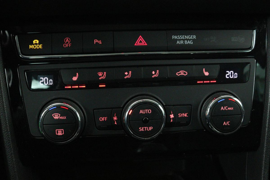 Seat Leon 1.4 TSI FR | Panoramadak | Stoelverwarming | Carplay | Sfeerverlichting | Navigatie | Leder/Alcantara | SEAT Sound | Climate control | Full LED | Parkeerhulp | Cruise control
