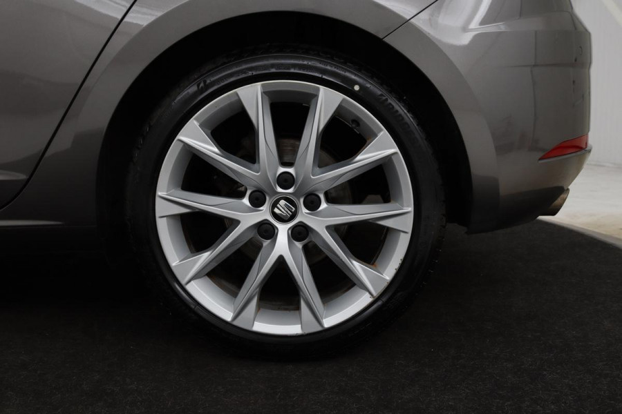 Seat Leon 1.4 TSI FR | Panoramadak | Stoelverwarming | Carplay | Sfeerverlichting | Navigatie | Leder/Alcantara | SEAT Sound | Climate control | Full LED | Parkeerhulp | Cruise control