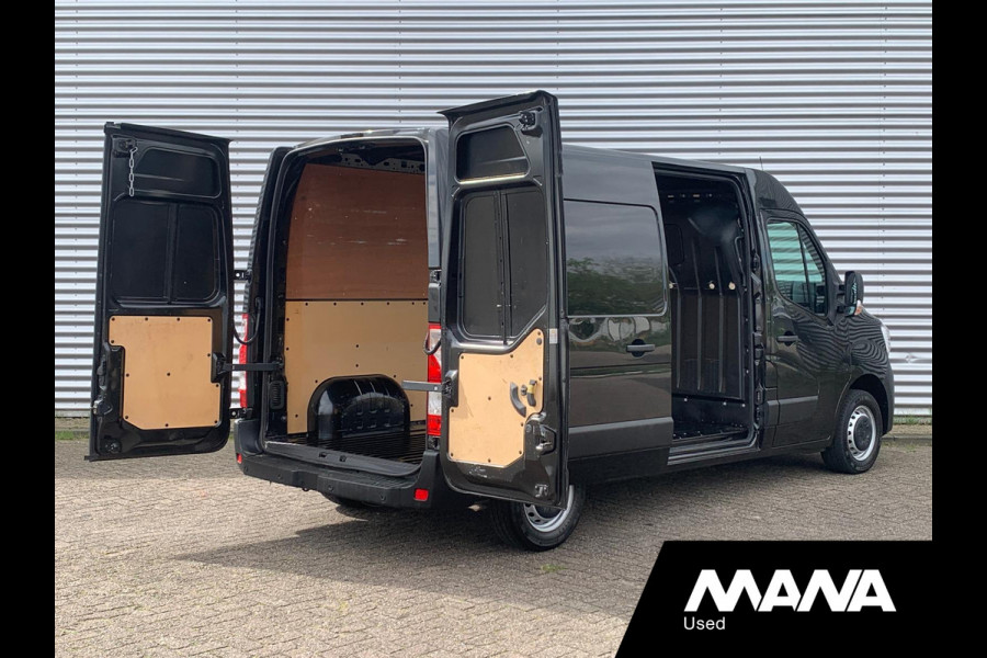 Renault Master T35 2.3 dCi 135 L2H2 Airco Cruise Sensoren LED 12V Navigatie Bijrijdersbank Bluetooth NAP