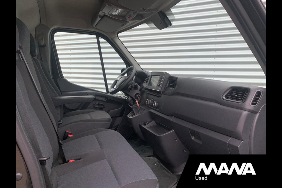 Renault Master T35 2.3 dCi 135 L2H2 Airco Cruise Sensoren LED 12V Navigatie Bijrijdersbank Bluetooth NAP