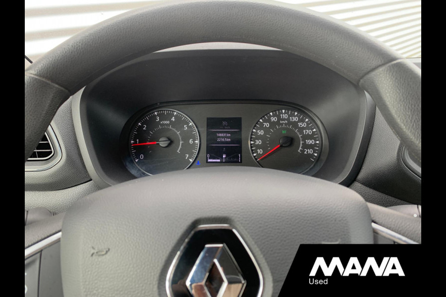 Renault Master T35 2.3 dCi 135 L2H2 Airco Cruise Sensoren LED 12V Navigatie Bijrijdersbank Bluetooth NAP