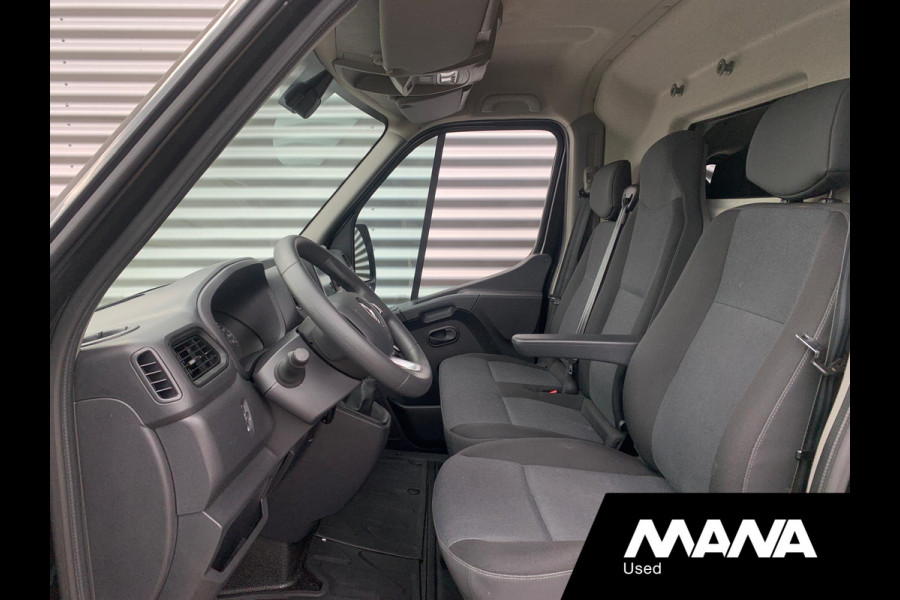 Renault Master T35 2.3 dCi 135 L2H2 Airco Cruise Sensoren LED 12V Navigatie Bijrijdersbank Bluetooth NAP
