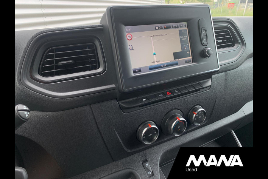 Renault Master T35 2.3 dCi 135 L2H2 Airco Cruise Sensoren LED 12V Navigatie Bijrijdersbank Bluetooth NAP