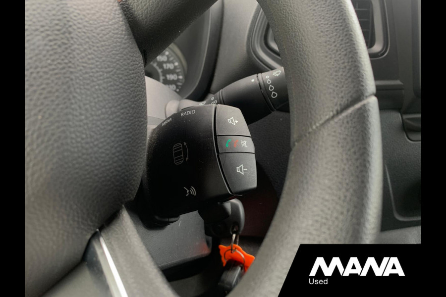 Renault Master T35 2.3 dCi 135 L2H2 Airco Cruise Sensoren LED 12V Navigatie Bijrijdersbank Bluetooth NAP