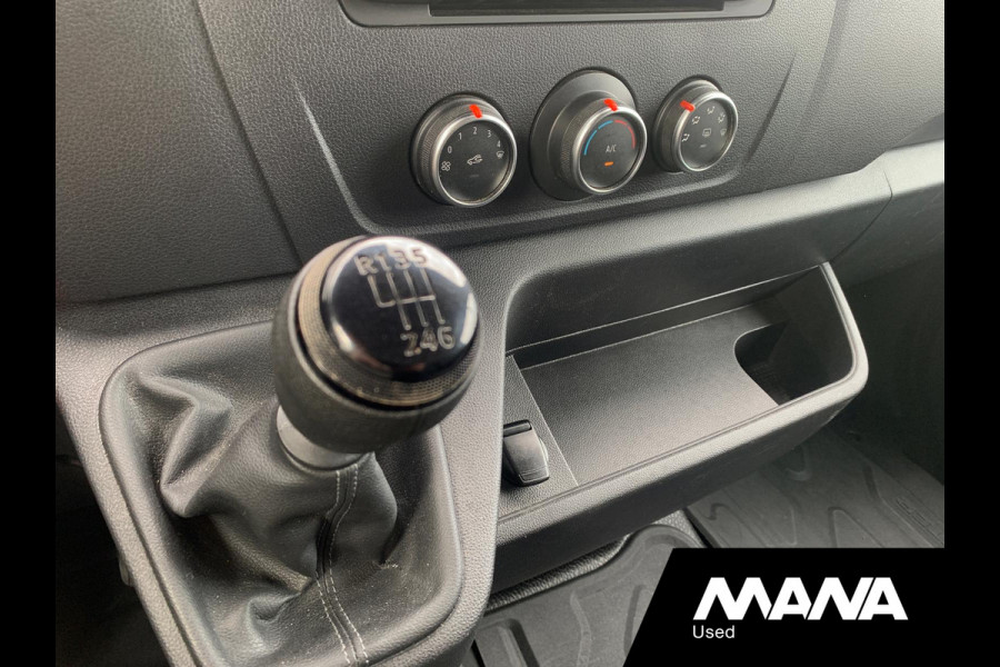 Renault Master T35 2.3 dCi 135 L2H2 Airco Cruise Sensoren LED 12V Navigatie Bijrijdersbank Bluetooth NAP