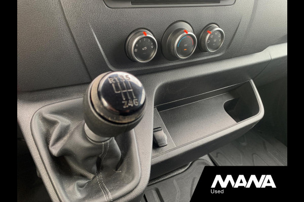 Renault Master T35 2.3 dCi 135 L2H2 Airco Cruise Sensoren LED 12V Navigatie Bijrijdersbank Bluetooth NAP