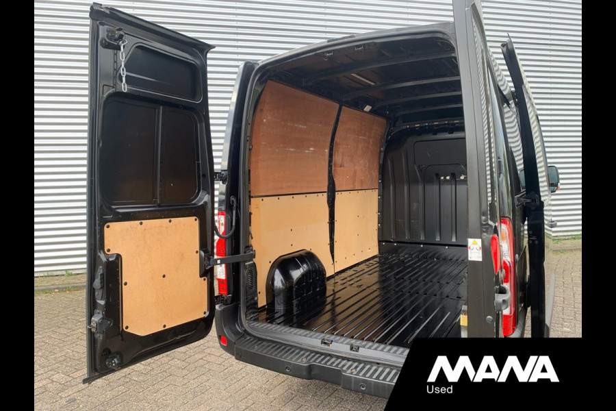 Renault Master T35 2.3 dCi 135 L2H2 Airco Cruise Sensoren LED 12V Navigatie Bijrijdersbank Bluetooth NAP