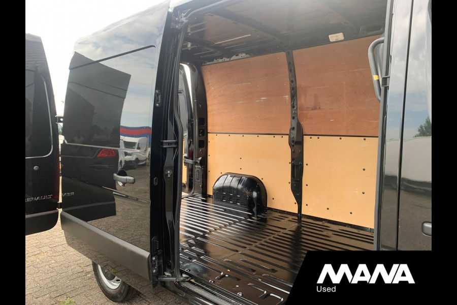Renault Master T35 2.3 dCi 135 L2H2 Airco Cruise Sensoren LED 12V Navigatie Bijrijdersbank Bluetooth NAP