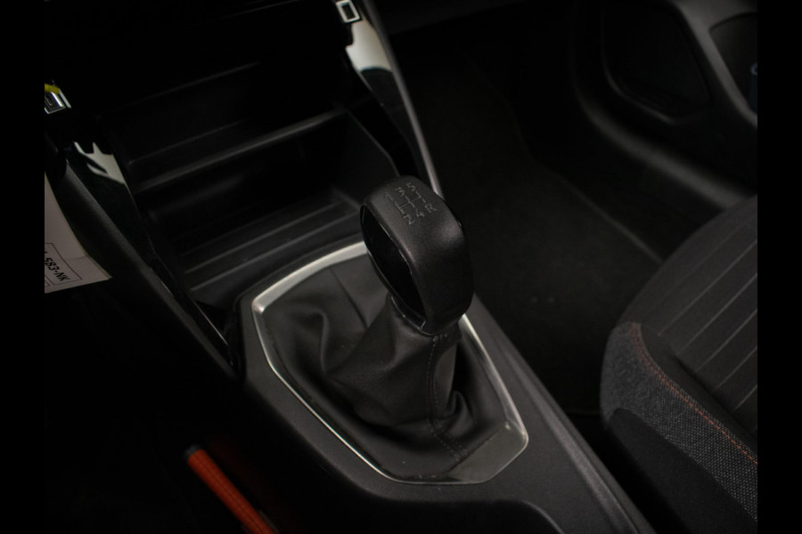 Peugeot 208 1.2 PureTech Active Sport (APPLE CARPLAY,NAVI,CRUISE,LED,LANE ASSIST,SPORTSTOELEN,BLACKPACK,NIEUWE APK,NETTESTAAT)