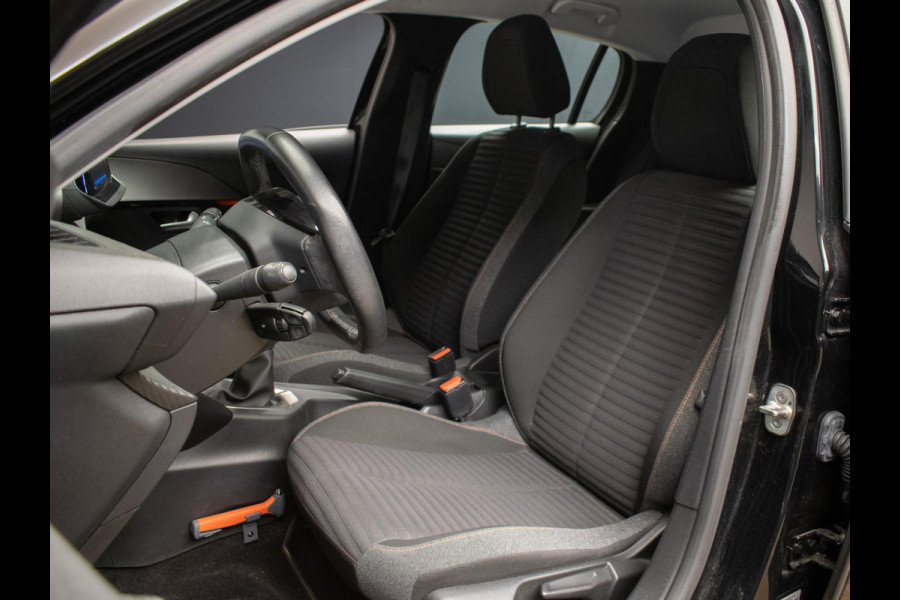 Peugeot 208 1.2 PureTech Active Sport (APPLE CARPLAY,NAVI,CRUISE,LED,LANE ASSIST,SPORTSTOELEN,BLACKPACK,NIEUWE APK,NETTESTAAT)