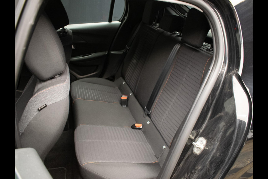 Peugeot 208 1.2 PureTech Active Sport (APPLE CARPLAY,NAVI,CRUISE,LED,LANE ASSIST,SPORTSTOELEN,BLACKPACK,NIEUWE APK,NETTESTAAT)