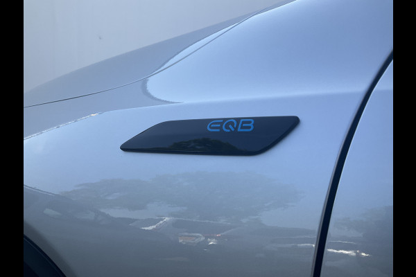 Mercedes-Benz EQB 300 4MATIC AMG Line 67 kWh Pano Adap.Cruise Sfeerverl Cam Compleet!