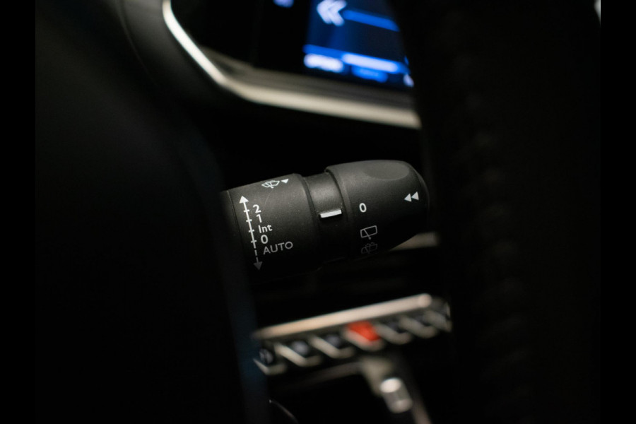 Peugeot 208 1.2 PureTech Blue Lease Active Sport (APPLE CARPLAY,NAVI,LED,CRUISE,CLIMATE,BLACK PACK,GETINT,BLUETOOTH,NETTESTAAT)