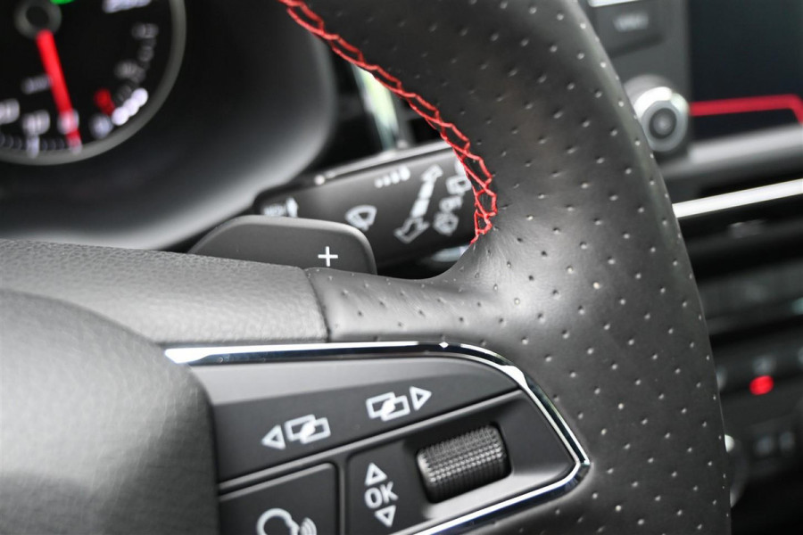 Seat Ateca 2.0 EcoTSI FR 4DRIVE Pano A.Cruise Cam 190PK ´17