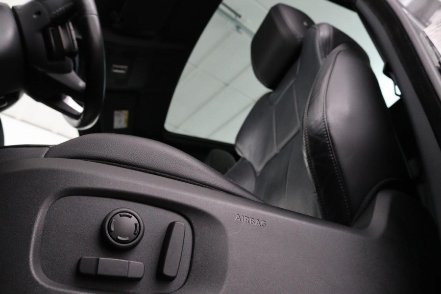 Land Rover Range Rover Evoque 2.0 TD4 SE | 2e eigenaar | Panoramadak | Leder | Stoelverwarming | 360 camera | Full LED | Carplay | Meridian Sound | Memory | Stuurverwarming | Keyless