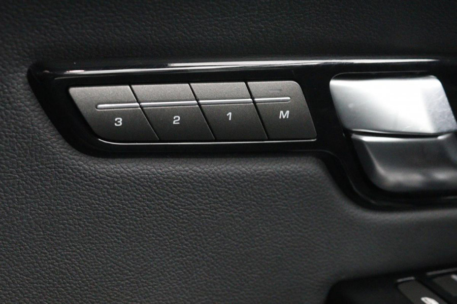 Land Rover Range Rover Evoque 2.0 TD4 SE | 2e eigenaar | Panoramadak | Leder | Stoelverwarming | 360 camera | Full LED | Carplay | Meridian Sound | Memory | Stuurverwarming | Keyless