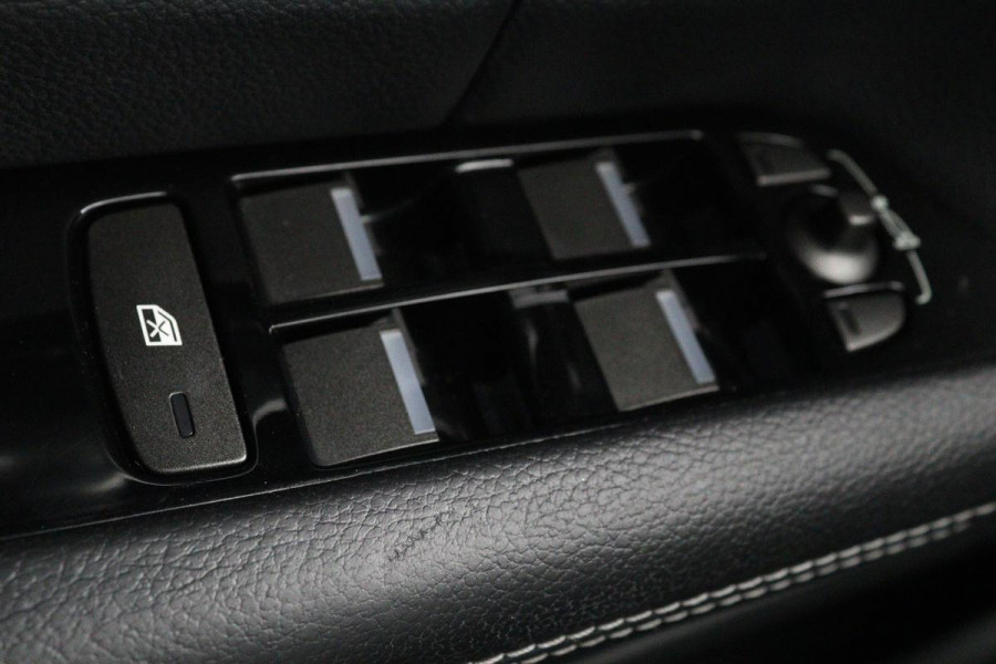 Land Rover Range Rover Evoque 2.0 TD4 SE | 2e eigenaar | Panoramadak | Leder | Stoelverwarming | 360 camera | Full LED | Carplay | Meridian Sound | Memory | Stuurverwarming | Keyless
