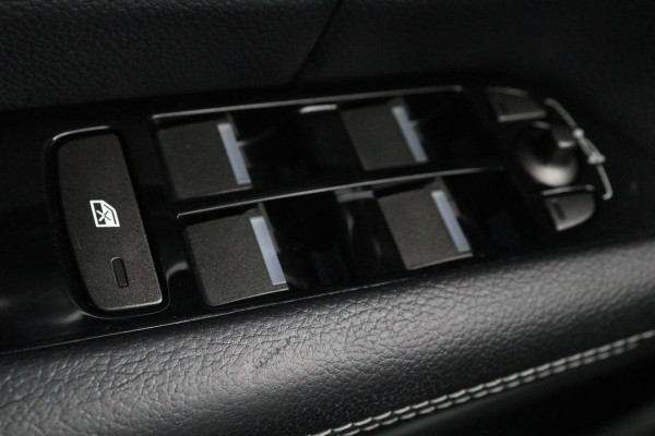 Land Rover Range Rover Evoque 2.0 TD4 SE | 2e eigenaar | Panoramadak | Leder | Stoelverwarming | 360 camera | Full LED | Carplay | Meridian Sound | Memory | Stuurverwarming | Keyless