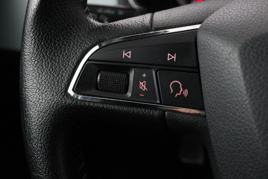Seat Arona 1.0 TSI Style | Carplay | Climate control | Navigatie | Parkeerhulp | Cruise control | Bluetooth | Getint glas