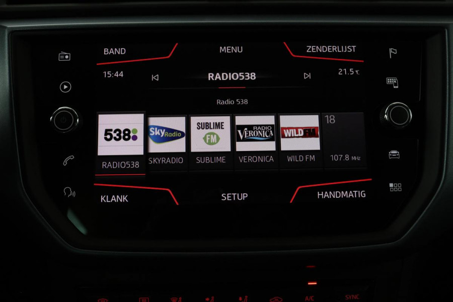 Seat Arona 1.0 TSI Style | Carplay | Climate control | Navigatie | Parkeerhulp | Cruise control | Bluetooth | Getint glas