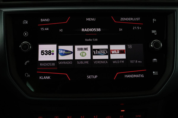 Seat Arona 1.0 TSI Style | Carplay | Climate control | Navigatie | Parkeerhulp | Cruise control | Bluetooth | Getint glas