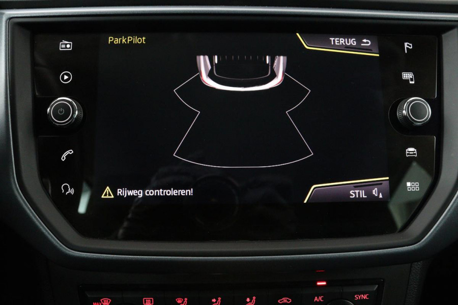 Seat Arona 1.0 TSI Style | Carplay | Climate control | Navigatie | Parkeerhulp | Cruise control | Bluetooth | Getint glas