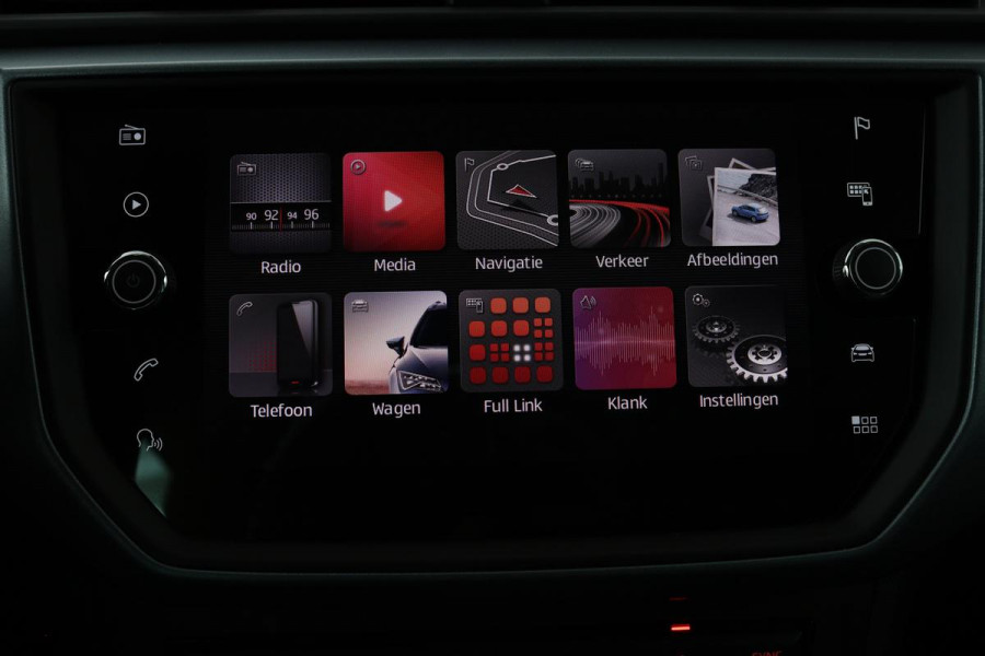 Seat Arona 1.0 TSI Style | Carplay | Climate control | Navigatie | Parkeerhulp | Cruise control | Bluetooth | Getint glas