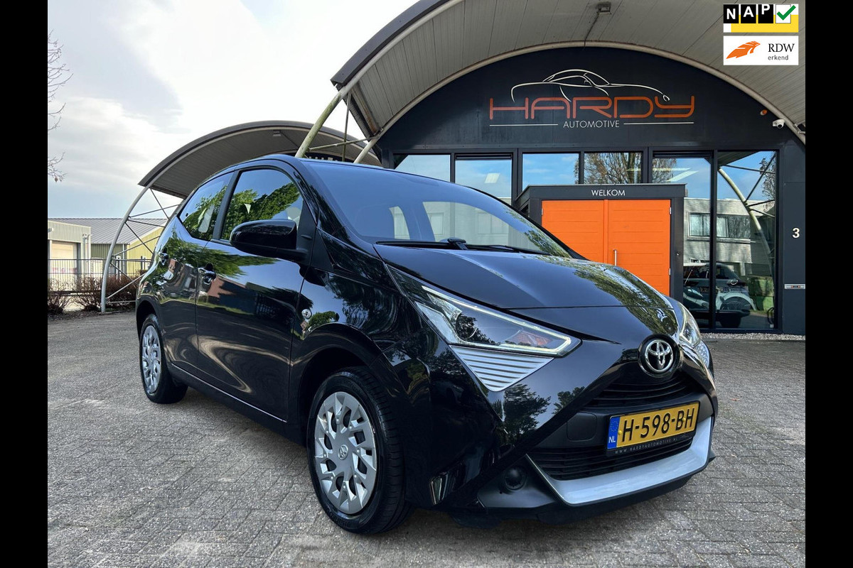 Toyota Aygo 1.0 VVT-i x-play Apple Carplay Camera NW Model Toyota Aygo 1.0 VVT-i x-play Apple Carplay Camera NW Model