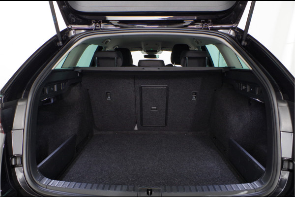 Škoda Octavia Combi 1.0 e-TSI Ambition > Camera/Trekhaak/Black Magic/sfeerverlichting/All season banden...