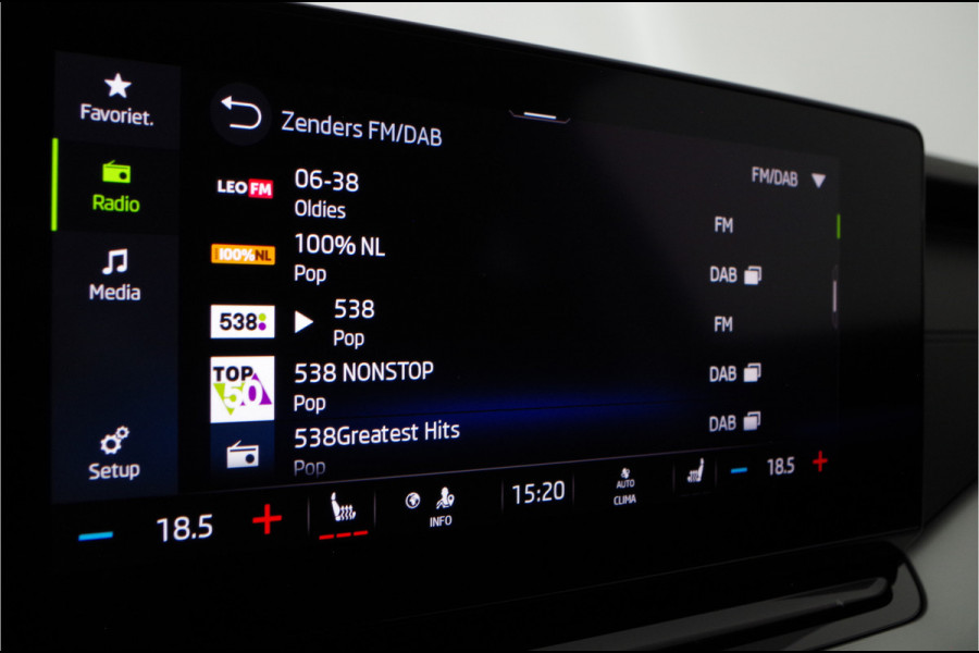 Škoda Octavia Combi 1.0 e-TSI Ambition > Camera/Trekhaak/Black Magic/sfeerverlichting/All season banden...
