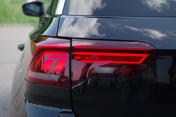 Volkswagen T-Roc 2.0 TSI 4Motion R 300 PK, Panoramadak, Akrapovic, DCC, 19" Pretoria, Beats Audio, Elek. Trekhaak, Camera,
