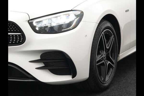 Mercedes-Benz E-Klasse Estate 300e AMG Plug In Hybrid 320pk Dealer O.H PHEV | Widescreen Navi | Sfeerverlichting | Night Pakket | Camera | Apple Carplay | Alcantara Sportstoelen Verwarmd | LED |