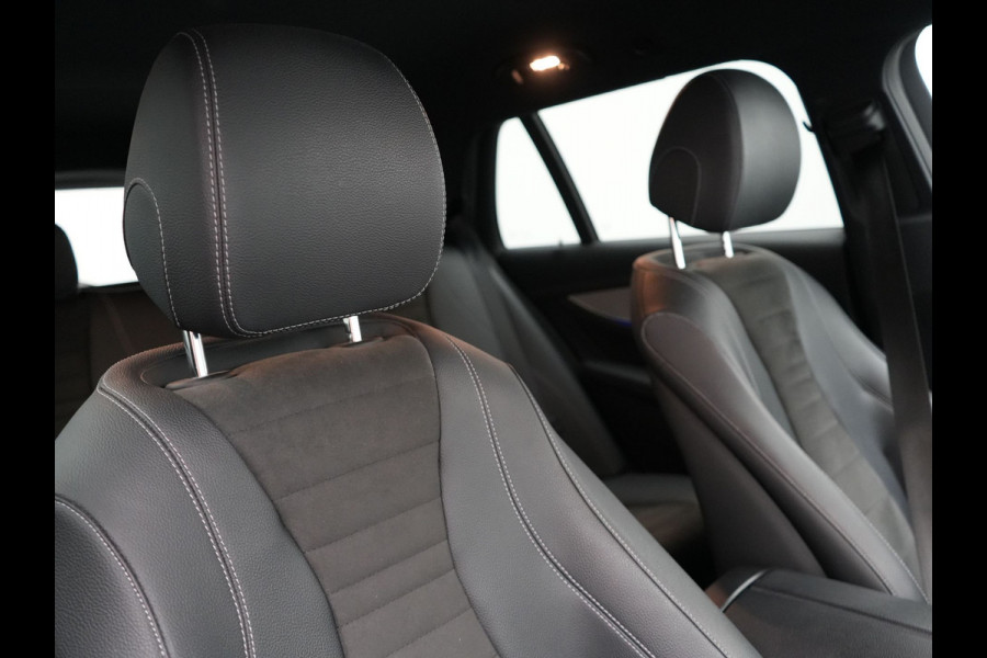 Mercedes-Benz E-Klasse Estate 300e AMG Plug In Hybrid 320pk Dealer O.H PHEV | Widescreen Navi | Sfeerverlichting | Night Pakket | Camera | Apple Carplay | Alcantara Sportstoelen Verwarmd | LED |