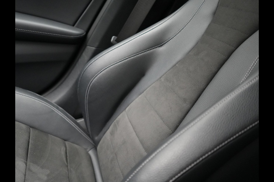 Mercedes-Benz E-Klasse Estate 300e AMG Plug In Hybrid 320pk Dealer O.H PHEV | Widescreen Navi | Sfeerverlichting | Night Pakket | Camera | Apple Carplay | Alcantara Sportstoelen Verwarmd | LED |