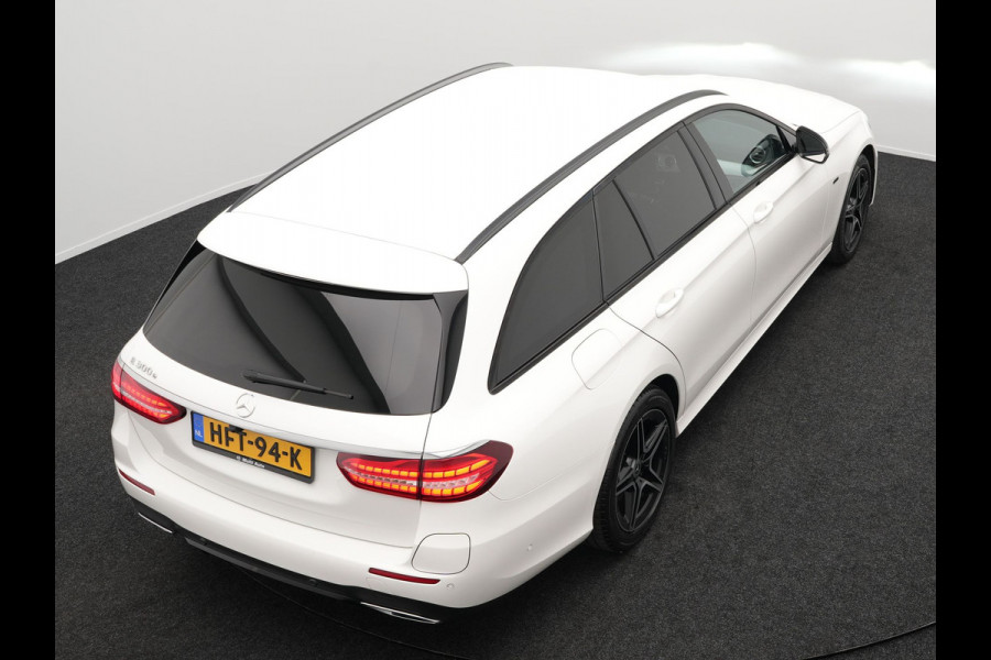 Mercedes-Benz E-Klasse Estate 300e AMG Plug In Hybrid 320pk Dealer O.H PHEV | Widescreen Navi | Sfeerverlichting | Night Pakket | Camera | Apple Carplay | Alcantara Sportstoelen Verwarmd | LED |