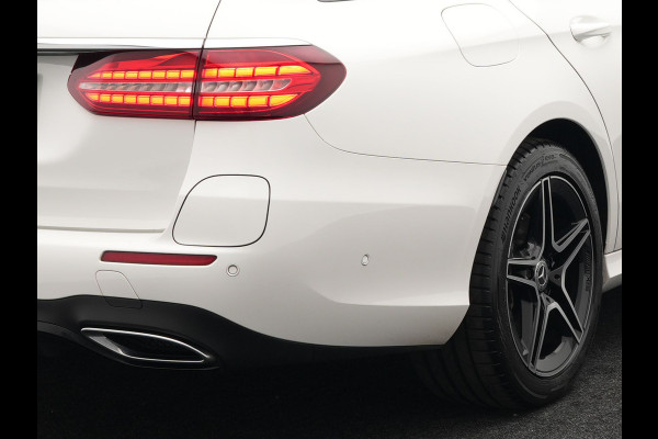 Mercedes-Benz E-Klasse Estate 300e AMG Plug In Hybrid 320pk Dealer O.H PHEV | Widescreen Navi | Sfeerverlichting | Night Pakket | Camera | Apple Carplay | Alcantara Sportstoelen Verwarmd | LED |