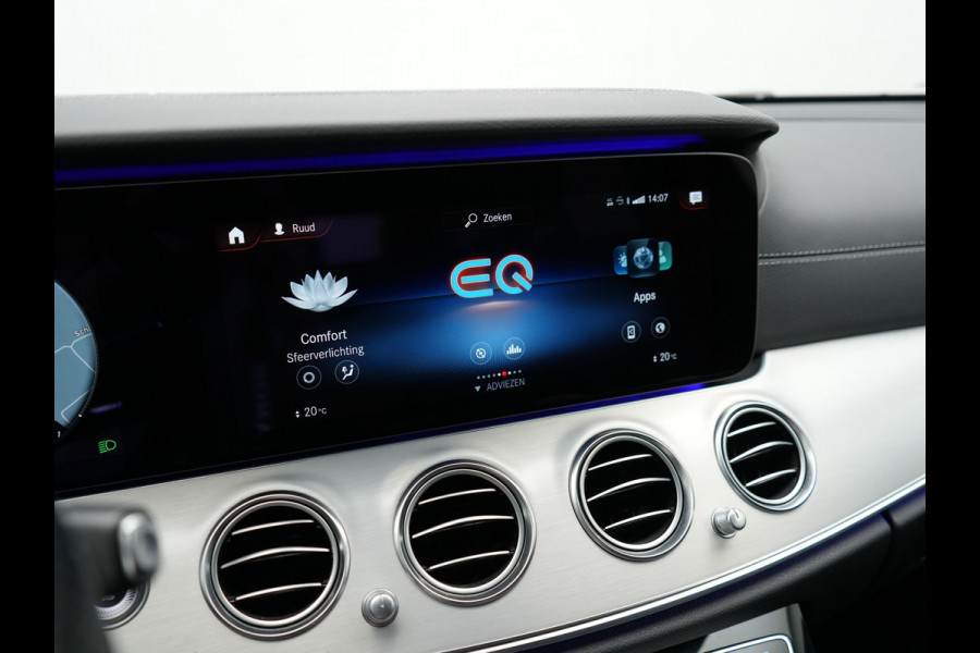 Mercedes-Benz E-Klasse Estate 300e AMG Plug In Hybrid 320pk Dealer O.H PHEV | Widescreen Navi | Sfeerverlichting | Night Pakket | Camera | Apple Carplay | Alcantara Sportstoelen Verwarmd | LED |