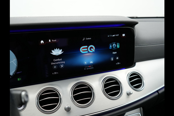 Mercedes-Benz E-Klasse Estate 300e AMG Plug In Hybrid 320pk Dealer O.H PHEV | Widescreen Navi | Sfeerverlichting | Night Pakket | Camera | Apple Carplay | Alcantara Sportstoelen Verwarmd | LED |