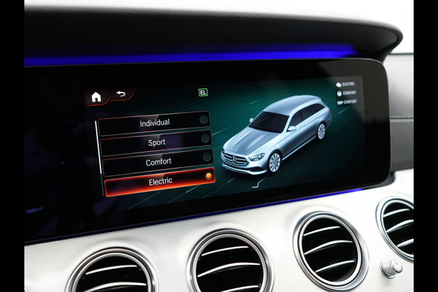 Mercedes-Benz E-Klasse Estate 300e AMG Plug In Hybrid 320pk Dealer O.H PHEV | Widescreen Navi | Sfeerverlichting | Night Pakket | Camera | Apple Carplay | Alcantara Sportstoelen Verwarmd | LED |
