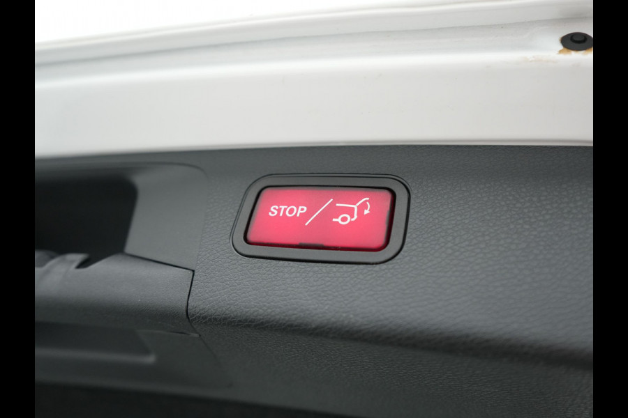 Mercedes-Benz E-Klasse Estate 300e AMG Plug In Hybrid 320pk Dealer O.H PHEV | Widescreen Navi | Sfeerverlichting | Night Pakket | Camera | Apple Carplay | Alcantara Sportstoelen Verwarmd | LED |