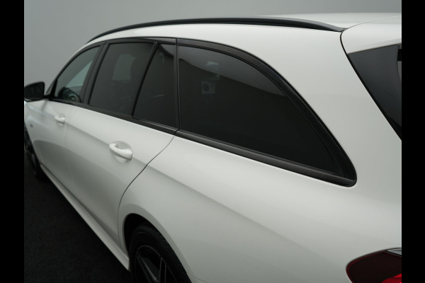 Mercedes-Benz E-Klasse Estate 300e AMG Plug In Hybrid 320pk Dealer O.H PHEV | Widescreen Navi | Sfeerverlichting | Night Pakket | Camera | Apple Carplay | Alcantara Sportstoelen Verwarmd | LED |