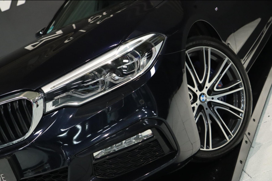 BMW 5 Serie Touring 540i xDrive M Sport / PANODAK / Soft Close / CAMERA / HUD / H&K / KEYLESS