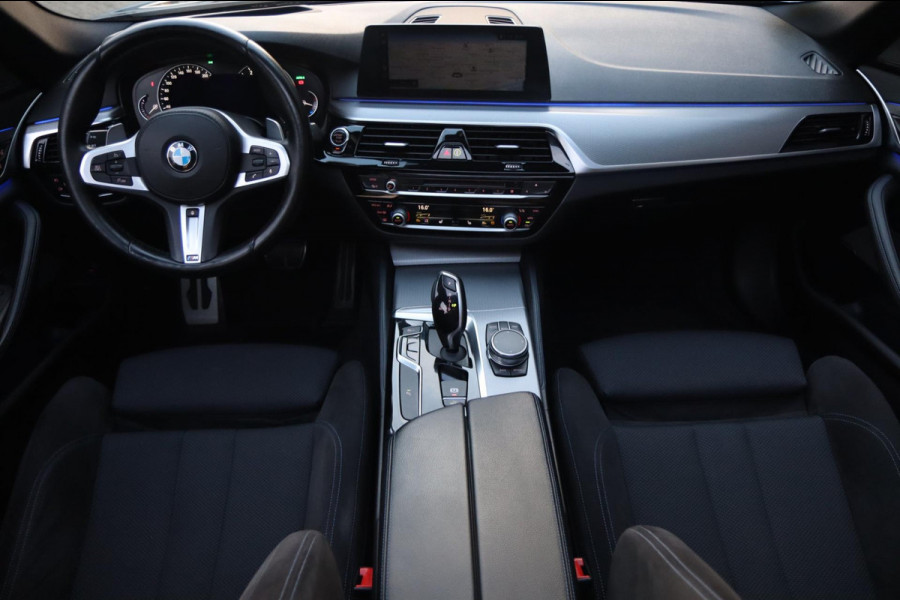 BMW 5 Serie Touring 540i xDrive M Sport / PANODAK / Soft Close / CAMERA / HUD / H&K / KEYLESS