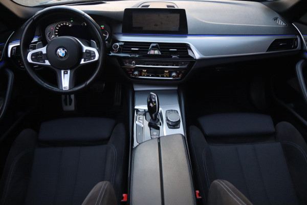 BMW 5 Serie Touring 540i xDrive M Sport / PANODAK / Soft Close / CAMERA / HUD / H&K / KEYLESS