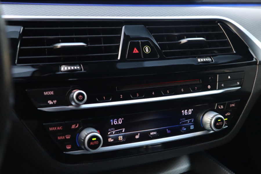 BMW 5 Serie Touring 540i xDrive M Sport / PANODAK / Soft Close / CAMERA / HUD / H&K / KEYLESS